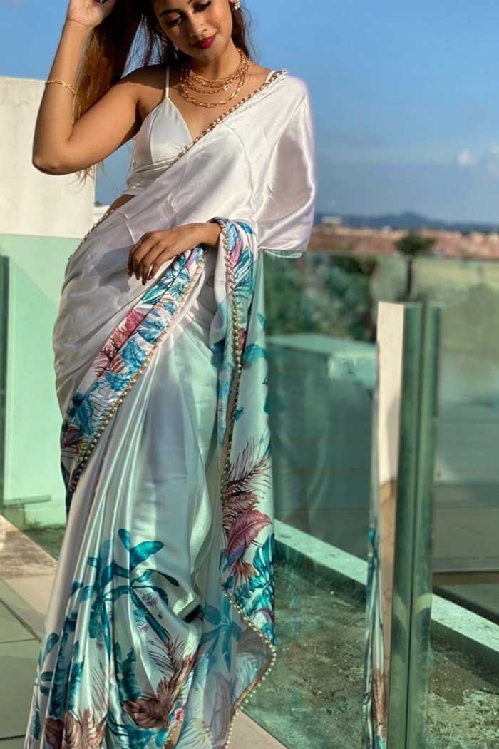 It has a sheen that is glossy and smooth. It has a very luxurious feel and appearance and drapes really well. Saree has Moti lace on the Saree. Pearl Lace Border, Bridal Body Jewelry, Lace Border Saree, Simple Saree Designs, Lace Saree, Pearl Lace, Simple Sarees, Indian Dresses Traditional, Satin Saree