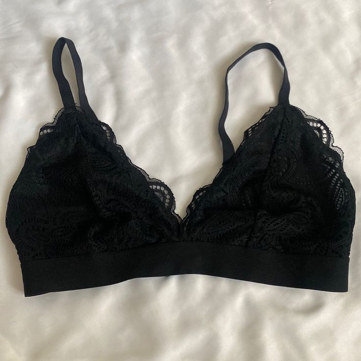 Brand New Never Worn Size M Chic Black Bra For Night Out, Elegant Black Bra For Spring, Black Lace Bra For Summer, Cheap Basic Black Intimates, Black Lace Bra For Spring, Cheap Seamless Black Intimates, Black Sleepwear With Built-in Bra For Bedtime, Black Lace Summer Bra, Cheap Black Sleepwear With Built-in Bra