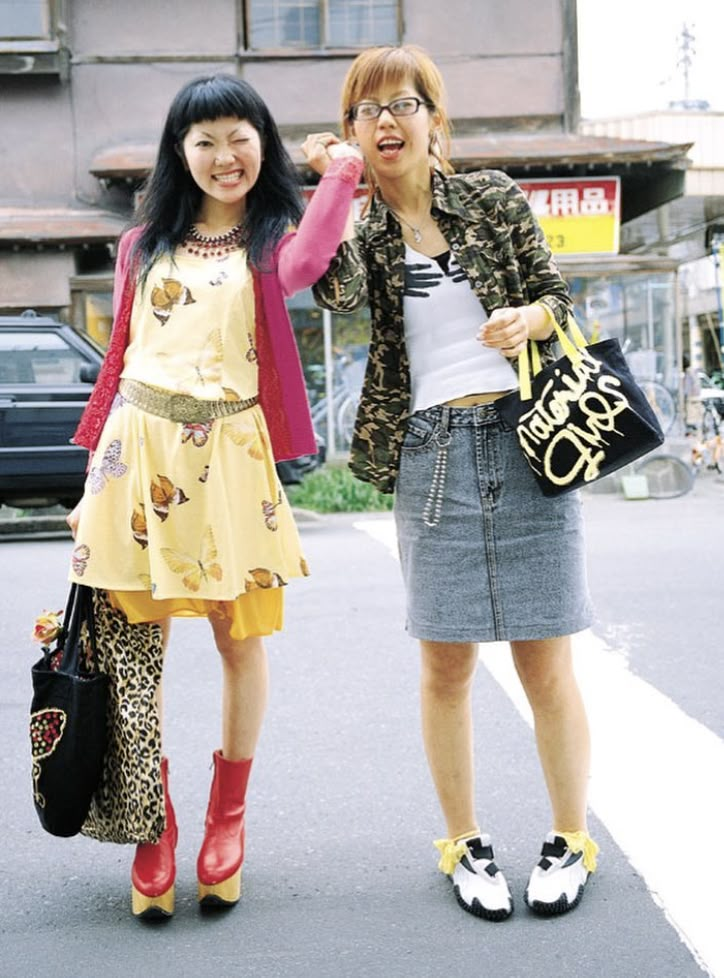 Fruits Magazine 90s, 90s Harajuku, Fruits Magazine, Funky Dresses, Harajuku Fashion Street, Tokyo Street Style, Alt Fashion, Japanese Street Fashion, J Fashion