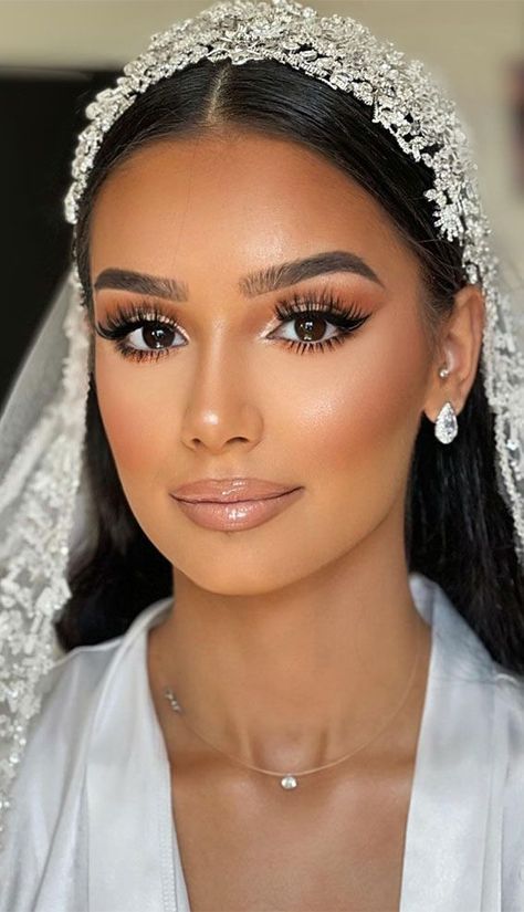 Eyeliner Bride Makeup, Wedding Elegant Makeup, Wedding Makeup For Brown Eyes Winged Eyeliner, Neutral Bride Makeup Wedding Day, Make Up Ideas For Bride, Bride Makeup Inspiration, Glamorous Makeup Wedding, Winged Eyeliner Bridal Makeup, Wedding Hairstyles Black Women With Veil