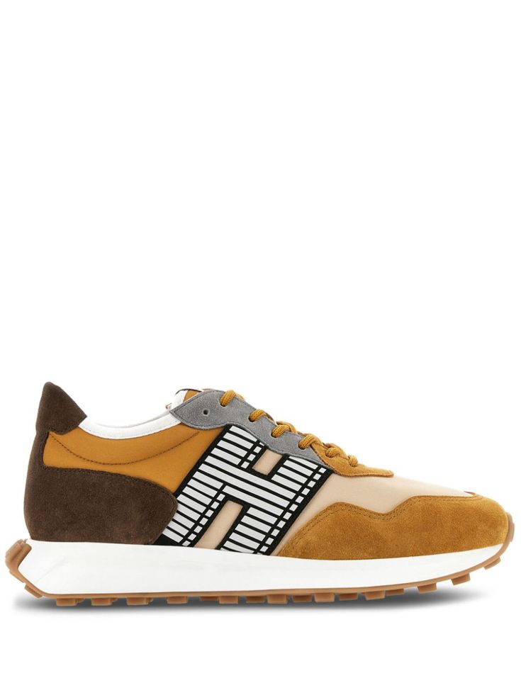 cognac brown leather colour-block panelled design flocked logo logo patch at the tongue logo at the sole round toe front lace-up fastening branded insole flat rubber sole Sneakers Brown, Brown Sneakers, Colour Block, Cognac, Suede Leather, Low Top, Patch Logo, Top Sneakers, Color Blocking