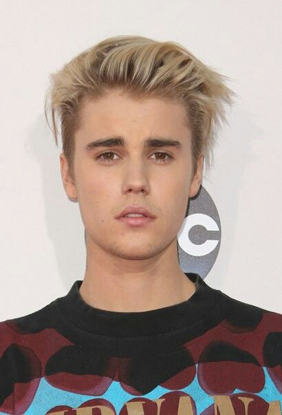 Justin Bieber Hairstyle, Oil Slick Hair, Golden Brown Hair Color, Hair Cuts 2017, Justin Bieber News, Golden Brown Hair, Men Hair Color, Mohawk Hairstyles, 2015 Hairstyles