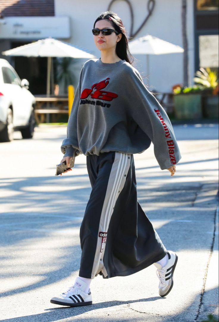 Amelia Grey Street Style, Amelia Grey Outfits, Amelia Gray Street Style, Amelia Gray Outfits, Amelia Gray Style, Sporty Skirt Outfits, Grey Street Style, Amelia Grey, Amelia Hamlin