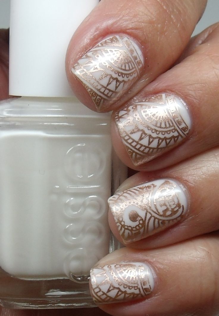 If a henna tattoo is too permanent for you, use it as inspiration for a sexy summer nail design. I need to do this. Henna Nails, Henna Tattoos, Nail Tattoo, Get Nails, Desi Wedding, Nailed It, Manicure Y Pedicure, Fancy Nails, Nail Stamping