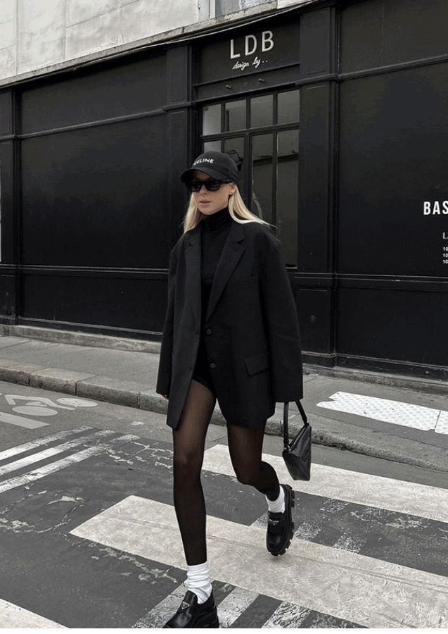 Blazer Outfits For Women, Cold Outfits, Neue Outfits, Paris Outfits, Looks Street Style, White Socks, Mode Inspo, Winter Mode, Looks Chic