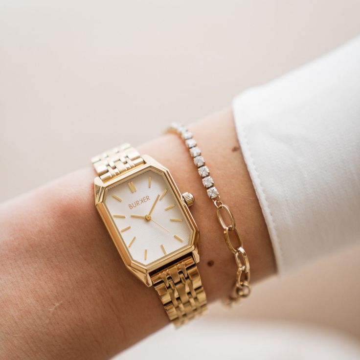 From classic to sleek minimalist styles, our new bracelets a diverse range of options to suit every wrist and occasion. We have something special just for you. Something Special, Minimalist Fashion, Jewelry Shop, Jade, Gold Bracelet, Daisy, Sleek, Gold