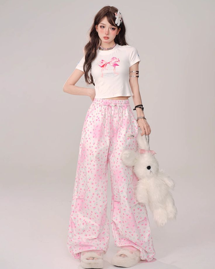 Cute pants with a small floral pattern.

The oversized silhouette and loose-fitting material make it easy to wear.

A unique piece with a design that has a strong presence.
◾️Model
Height/Weight：160cm(62.9in)/45kg(99.2lb)
Fitting Size：S





Cm
(inches)

Length
Waist
Hip


S
105(41.3)
60(23.6)
124(48.8)


M
107(42.1)
64(25.1)
128(50.3)


L
109(42.9)
68(26.7)
132(51.9)


XL
110(43.3)
72(28.3)
136(53.5) Summer Floral Print Cotton Wide Leg Pants, Pink Cotton Wide Leg Pants With Pockets, Pink Wide Leg Cotton Pants With Pockets, Trendy Pink Wide Leg Parachute Pants, Trendy Pink Baggy Wide Leg Pants, Cotton Floral Print Ankle-length Pants, Casual Spring Bottoms For Pajama Party, Casual High Waist Pink Pants, Casual Pink Parachute Pants For Spring