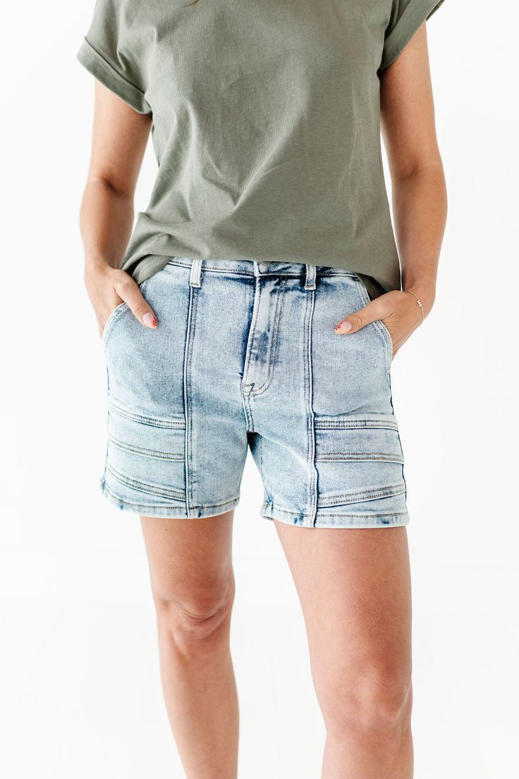 Features High rise Light acid wash Two side pockets; two back pockets Stylish seam detailing Zipper Fly 74% Cotton, 24% Polyester, 2% Spandex Size + Fit Kristin is 5'4", a size 1 and is wearing a Small Jaycie is 5'6, a size 18 and is wearing a 2X Small 2-4, Medium 6-8, Large 10-12, 1X 16-18, 2X 18-20, 3X 20-22 True to size. Do have stretch, but do not lose shape. Waist measurements are taken while laying flat and doubled. Curvy sizes have more room in the waist Size Waist Rise Inseam Small 26" 1 Spring Mid-rise Jean Shorts With Patch Pockets, Relaxed Fit High-waisted Shorts In Medium Wash, Cotton High-waisted Jean Shorts With Elastic Waistband, High-rise Rigid Denim Shorts For Summer, Curvy Swim, Forever 21 High-rise Cotton Jean Shorts, Spring Shorts, Curvy Dress, Resort Collection