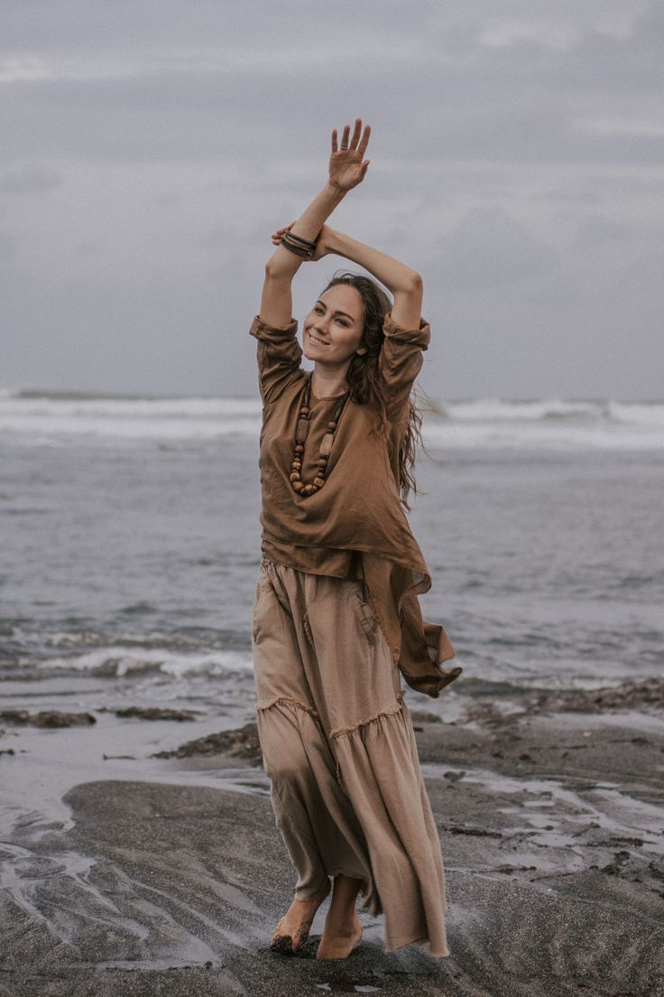 The Dragonfly blouse, a loose-fitting long sleeve top with an asymmetrical hemline and a scoop neckline is the perfect shirt for layering. Soft feather weight organic cotton makes it comfy while the brown colour dyed with organic dyes gives it a bohemian finish. This blouse is so versatile that you can dress it up or wear it casual, over leggings or jeans. ♡ FABRIC DETAILS ♡ Soft feather weight organic cotton sustainably dyed Our experience showed that customers keep coming back to our shop not Long Brown Skirt, Boho Wear, Baggy Tops, Bohemian Tunics, Cotton Maxi Skirts, Bohemian Skirt, Organic Cotton Dress, Maxi Skirt Boho, Organic Dyes