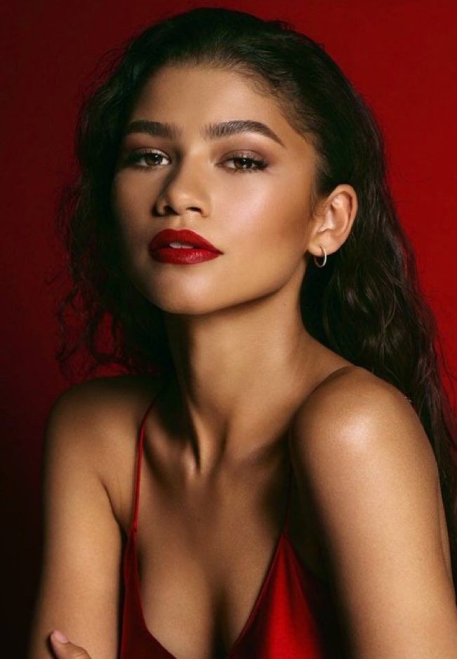 Red Lips Makeup Look, Wedding Fotos, Classy Makeup, Red Lipstick Makeup, Red Dress Makeup, Formal Makeup, Red Lip Makeup, Red Makeup, Elegant Makeup