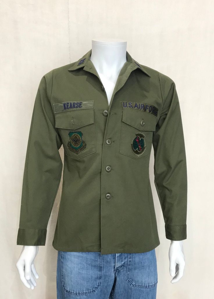 Description: Original vintage military 1981 utility shirt OG 507 poly/cotton in great condition. Washed and ready to wear. Marked size: Small , but please refer to all measurements. A: pit to pit : 50cm B: length from back neck seam to bottom back hem: 71cm C: from neck seam to bottom sleeve hem: 77cm *See last picture for details. *Please view all Detailed Pictures of the item up for offer for exact condition. *Please carefully view all size dimensions of item being offered * Vintage sizes tend Military Style Button-up Tops For Streetwear, Military Style Collared Top For Streetwear, Military Green Shirt For Fall, Khaki Collared Utility Shirt, Military Style Collared Tops With Flap Pockets, Military Style Long Sleeve Tops With Flap Pockets, Military Style Cotton Shirt For Streetwear, Military Style Streetwear Shirt With Pockets, Military Cotton Top With Flap Pockets