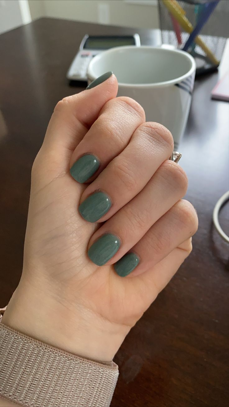 Dip Powder nails 💕 Dip Powder Nails Natural Short Fall, Dip Nails Simple Design, Sns Green Nail Colors, Dip Powder Nails Sns Colors, Short Dip Nails Green, Short Spring Dip Nails, Small Dip Nails, Dip Nail Ideas Natural Nails, Short Fall Dip Powder Nails