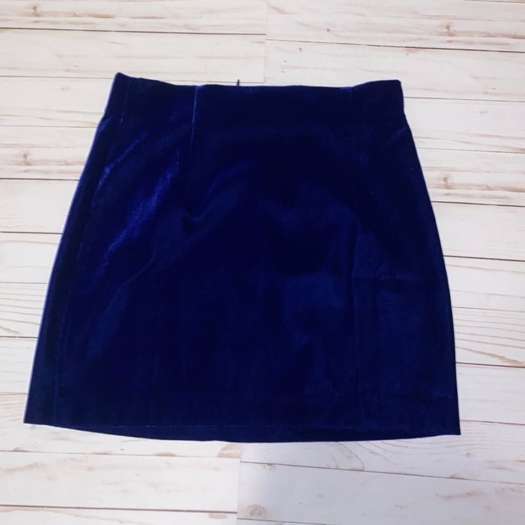 Zara Sapphire Blue Velvet Mini Skirt Back Closure Soft New W Tags / Never Worn Blue Short Skirt For Night Out, Elegant Blue Zara Skirt, Blue Lined Skirt From Zara, Zara Blue Lined Skirt, Zara Blue Mini Skirt, Zara Blue Lined Mini Skirt, Zara Blue Skirt, Blue Satin Skirt, Blue Velvet Skirt