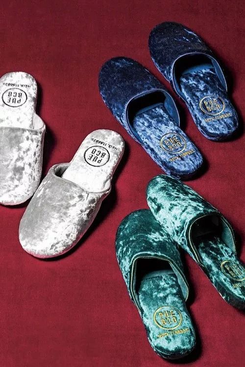 Puebco Velvet Slipper | Urban Outfitters Slippers Heels, House Shoes Slippers, Velvet Room, Velvet Mules, Sneakers Slippers, Vintage Pajamas, Velvet Slippers, German Fashion, Muslimah Fashion Outfits