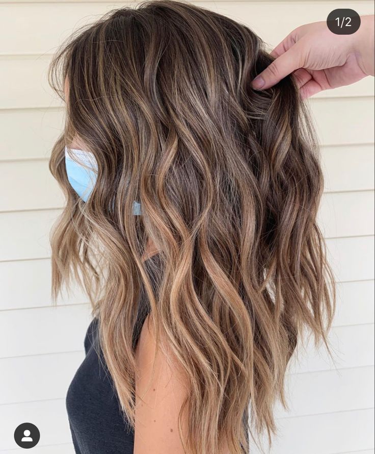 Rambut Brunette, Brown Hair Inspo, Brunette Hair With Highlights, Dimensional Color, Dirty Blonde Hair, Trendy Hairstyle, Brown Hair Balayage, Easy Summer Hairstyles, Hair Medium