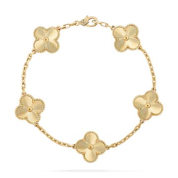 Add a touch of elegance to your wardrobe with our Clover Gold Bracelet. Crafted with five interlocking clover motifs, this bracelet is a timeless piece that will elevate any outfit. Its classic design makes it a versatile accessory for any occasion. Treat yourself or a loved one to this beautiful and meaningful piece. ADDITIONAL INFORMATION Color: Gold Stone: no Ref.vcarp3jk00 Material:- 925 Sterling Silver - 18k Gold Plated- 10k Real Gold- 18k Real Gold ( contact us via instagram) CLASP : Hallm Alhambra Van Cleef, Gold Vans, Van Cleef & Arpels, Detailed Jewelry, Leaf Bracelet, Gold Plated Bracelets, Van Cleef Arpels, Van Cleef, Jewelry Inspo