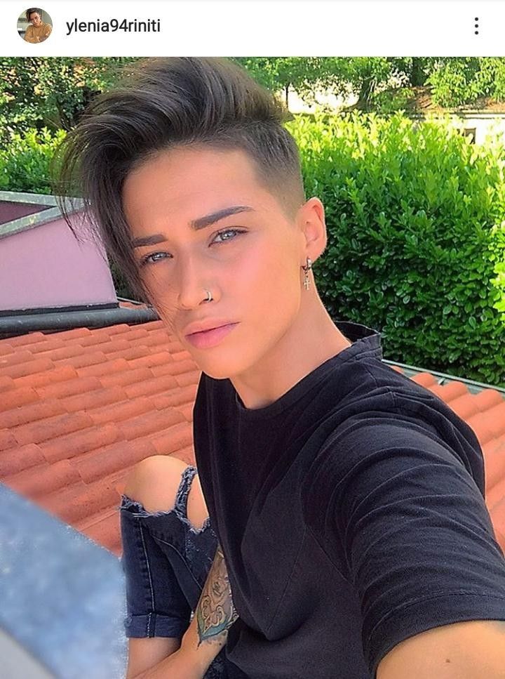 Tomboy Hairstyles For Long Hair, Tomboy Hairstyle, Shield Wwe, Tomboy Haircut, Curly Pixie Hairstyles, Short Hair Model, Androgynous Hair, Tomboy Hairstyles, Short Hair Tomboy