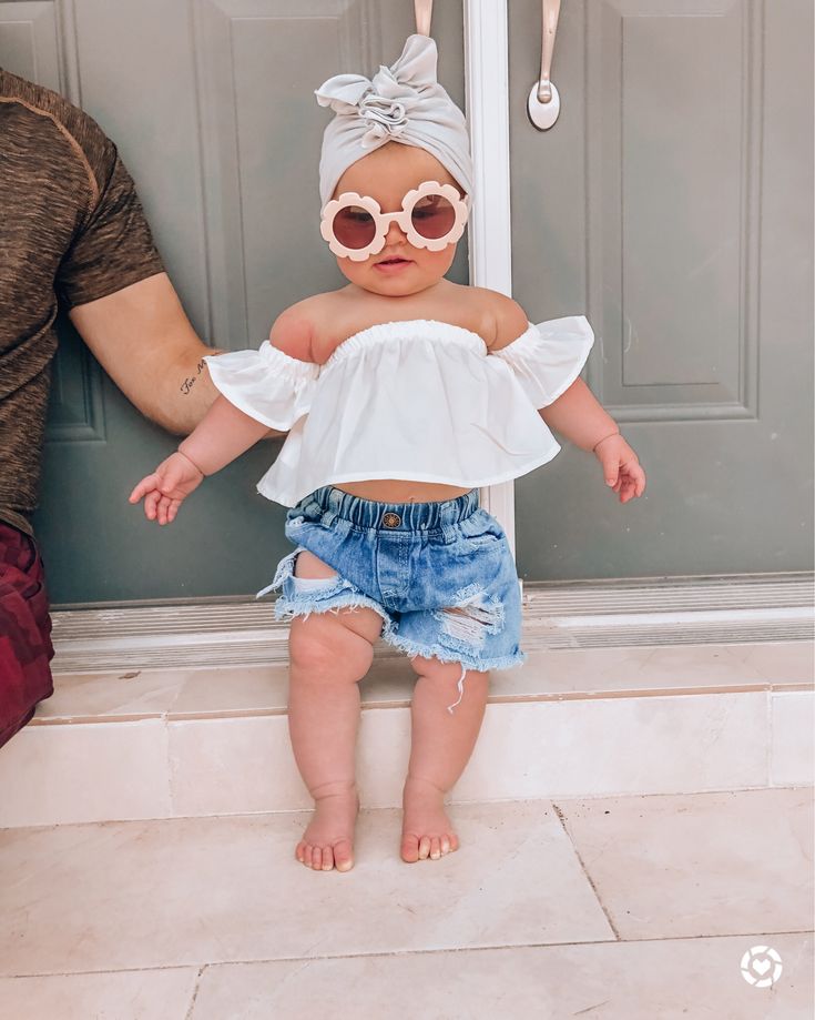 Baby Girl Jeans Outfit, Summer Outfits Babygirl, Baby Girl Beach Outfit, Summer Baby Girl Outfits, Toddler Girl Summer Outfits, Girls Outfit Ideas Summer, Baby Girl Summer Outfits, Girls Jeans Outfit, Summer Birthday Outfits