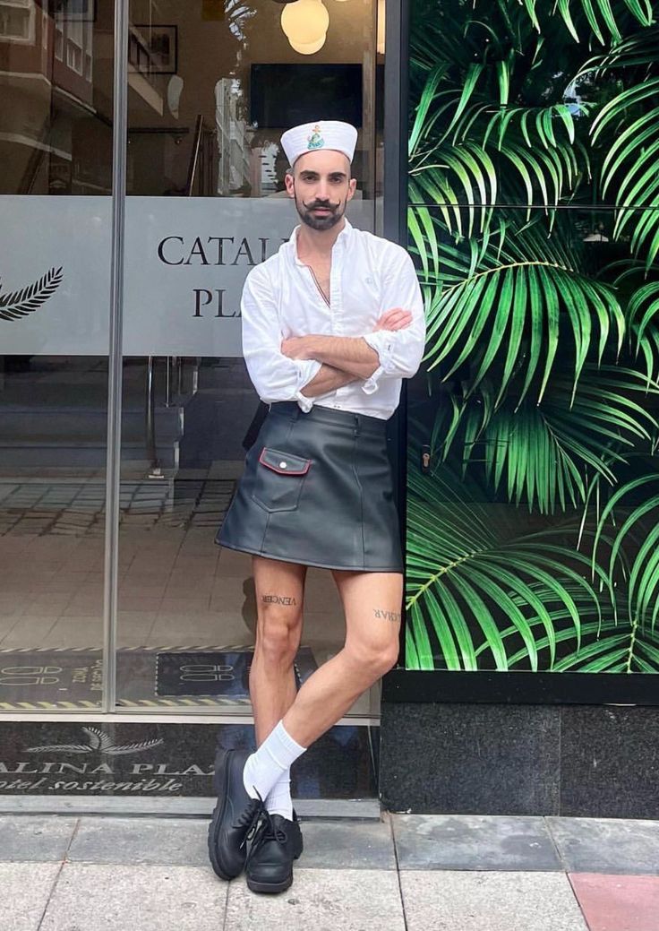 Guys In Skirts Fashion, Men Skirt Outfits, Men In Skirts Fashion, Men Skirt, Fluid Fashion, Guys In Skirts, Men Wearing Skirts, Dressing Ideas, Attractive People