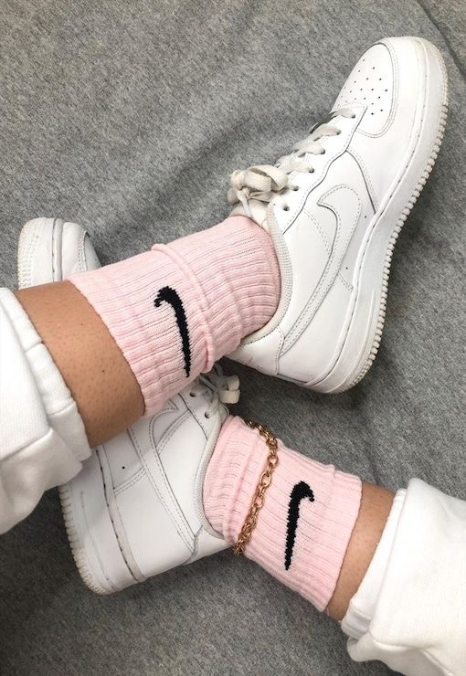 Dyed Nike Socks, Sneakers With Socks, Mochila Fjallraven Kanken, White Nike Socks, Nike Aesthetic, Aesthetic Socks, Socks Aesthetic, Baby Blue Aesthetic, Sock Outfits