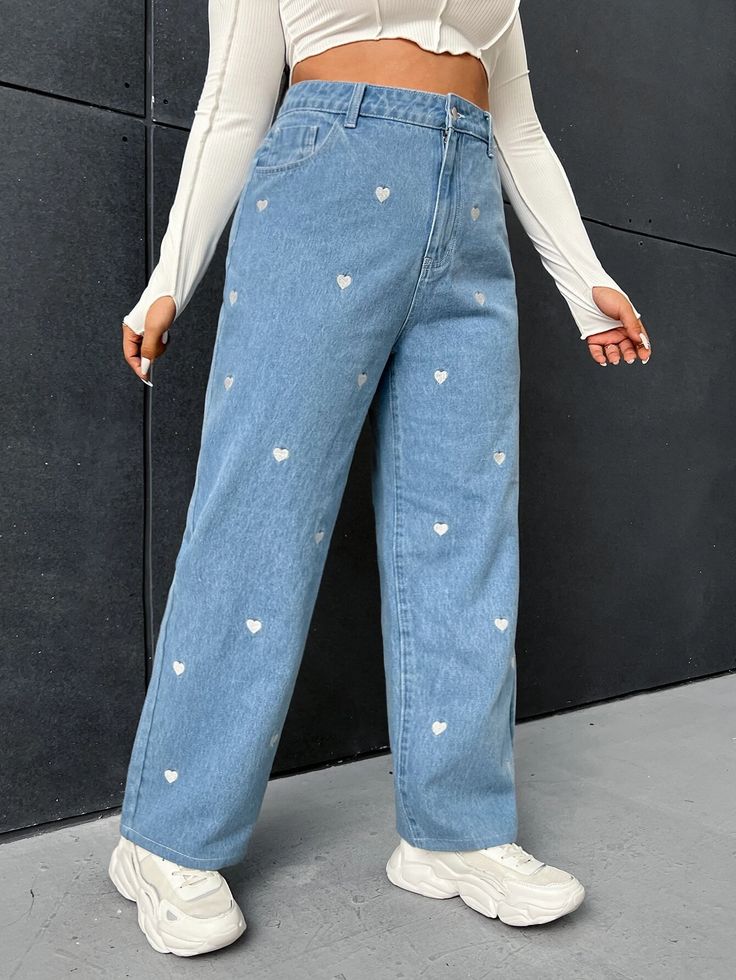 Jean Diy, Denim Diy Clothes, Ropa Upcycling, Painted Clothes Diy, Simple Frock Design, Denim Crafts Diy, Clothes Embroidery Diy, Cosy Outfit, Diy Jeans