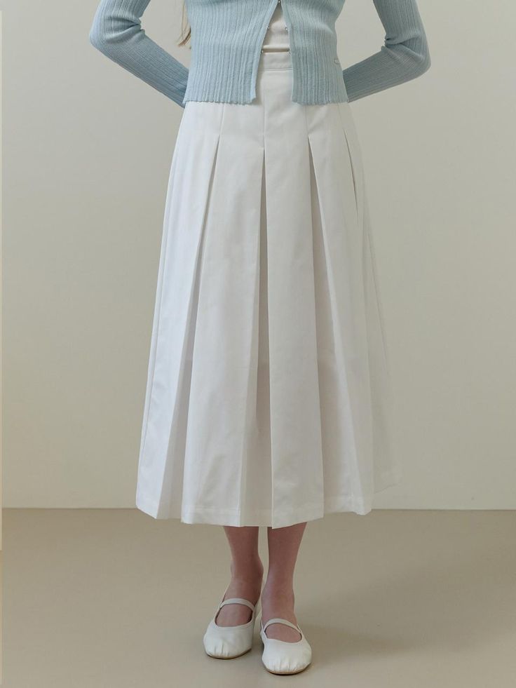 This relaxed fit skirt has maxi length silhouette and voluminous pleats throughout. Pair yours with various items for a classic, feminine mood.  - Intended for a loose fit- Flare silhouette in long length- Side zip fastenings- Structured, sleek texture- Refined and casual feel Chic White A-line Pleated Skirt, White Midi-length Accordion Pleated Skirt, White Midi Length Accordion Pleated Skirt, White Pleated A-line Skirt, White Flared Maxi Skirt For Work, White Midi Length Voluminous Maxi Skirt, White A-line Pleated Skirt With Pleated Hem, White Maxi Skirt For Spring Workwear, Classic Long Maxi Skirt For Spring