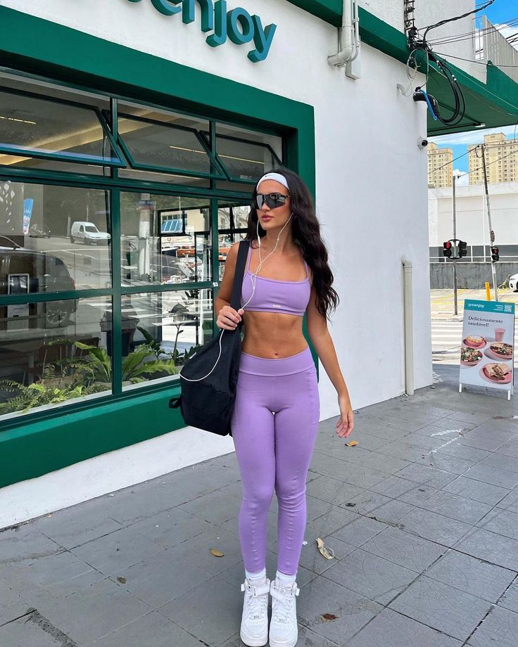 Purple Sporty Outfit, Gym Glamour Outfit, Purple Fitness Aesthetic, Gym Photo Ideas Women, Yoga Mom Outfit, Purple Gym Outfit, Purple Workout Outfit, Workout Outfits Aesthetic, Amazon Workout Clothes