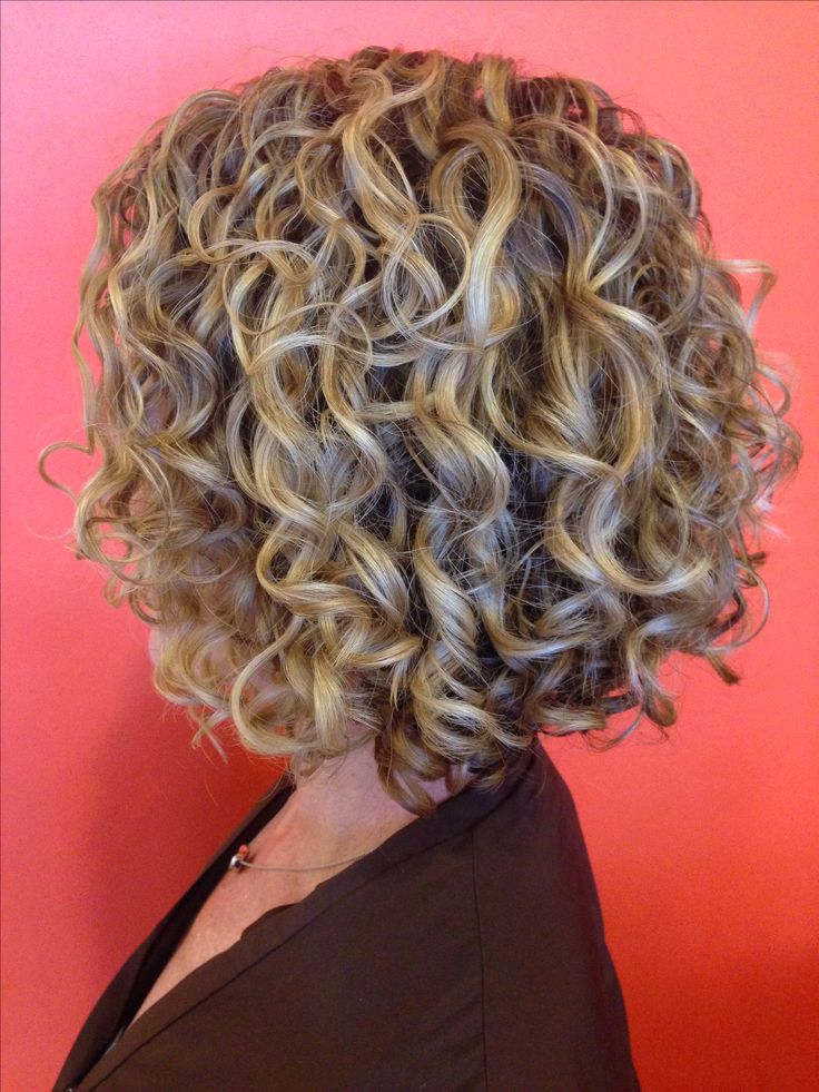 Robin Sjoblom Cubist Cut. #caprisalon #crazyforcurls #devacut Permed Bob Hairstyles, Spiral Perm Short Hair, Kręcony Bob, Bob Riccio, Spiral Perm, Short Permed Hair, Curly Blonde Hair, Short Natural Curly Hair, Permed Hair