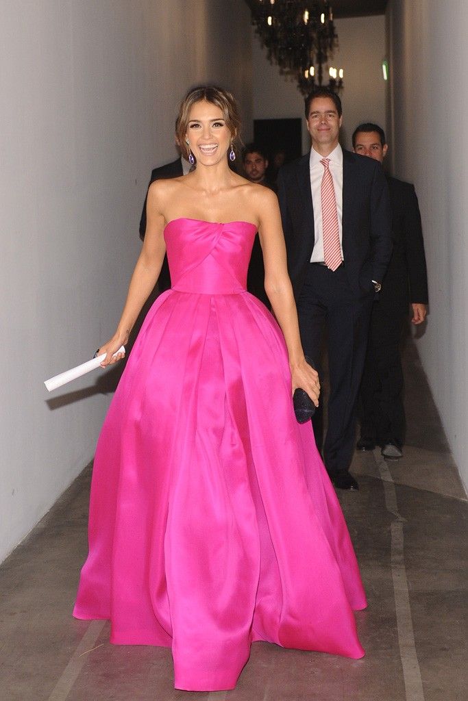 Jessica Alba Vestidos Maxi, Modest Formal Dresses, Look Rose, Elegante Y Chic, Reem Acra, Dresses Formal Elegant, Looks Party, A Line Prom Dresses, Gorgeous Clothes