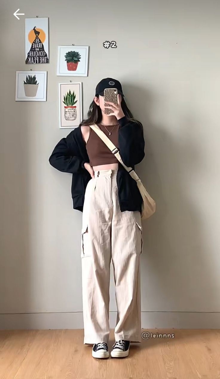 cr to elaine alethea on tiktok (@ on pic) brown beige style outfit inspo casual School Cargo Pants Outfit, Coffee Date Outfit Casual, Cargo Pants Cold Weather Outfit, Winter Combinations Outfit Ideas, Outfit For College Girl, Outfit Jeans Beige, Beige Combination Outfit, Jean Beige Outfit, Beige Jeans Outfit Winter