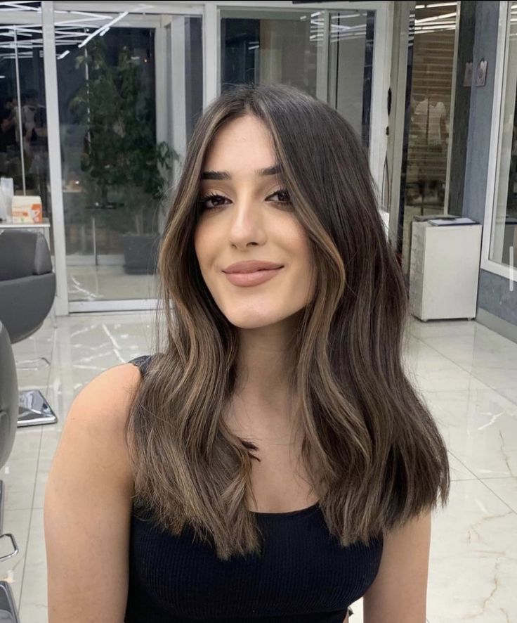 Balayage With Money Piece Short Hair, Subtle Front Highlights, Brunette With Minimal Highlights, Creamy Brown Balayage, Brunette Scandi Hairline, Mini Balayage Brunette, Honey Babylights On Brown Hair, Black Hair With Light Highlights, Medium Brown Hair With Babylights