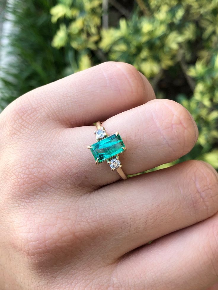 Emerald Diamond Ring, 3 Stone Rings, Claw Prong, Round Diamond Ring, Three Stone Diamond, Right Hand Rings, Emerald Engagement, Silver Engagement Rings, Emerald Engagement Ring