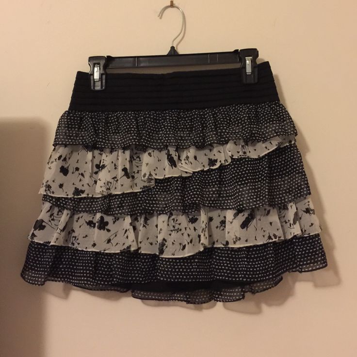 Brand New! Size M. Black Tiered Mini Skirt Chic Style, Black Tiered Mini Skirt For Spring, Piano Skirt, Medium Length Skirt, Cool Skirt, Goth Fits, Y2k Skirts, Random Fashion, Fluffy Skirt