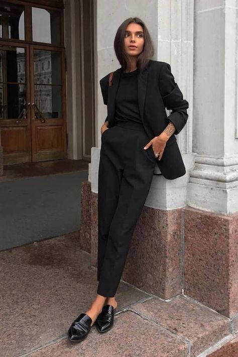 Pictures Of Autumn, Minimalist Moda, Business Casual Outfits For Women, Outfit Plan, Fandom Outfits, Group Costumes, Into Fashion, Creative Halloween Costumes, Rich People