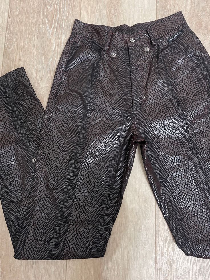 Western Ethics  High Waisted  Brown and Black Snake Print Wet Slick Look Size 7 No Stretch Cotton Black Snake, Womens Jeans, Snake Print, Stretch Cotton, Favorite Outfit, Beauty Book, Art Collection, Bathing Beauties, Women Jeans