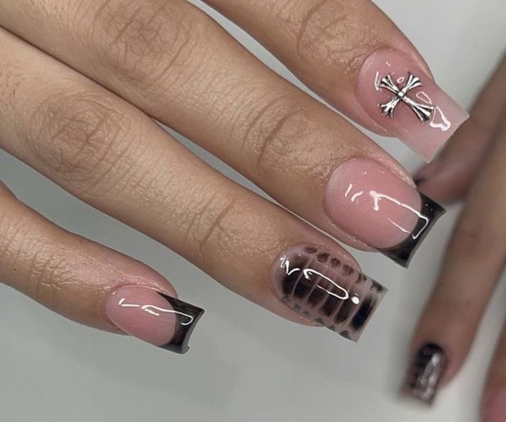 Short Acrylic Nails Coffin Christmas, Black Manicure Short Design, Nail Ideas Y2k Short Black, Black Shorties Acrylic Nails, French Tip Ideas Nails Design, Short Croc Nails, Baddie Short Acrylic Nails Square, Baddie Acrylic Nails Short, Dope Short Nail Designs