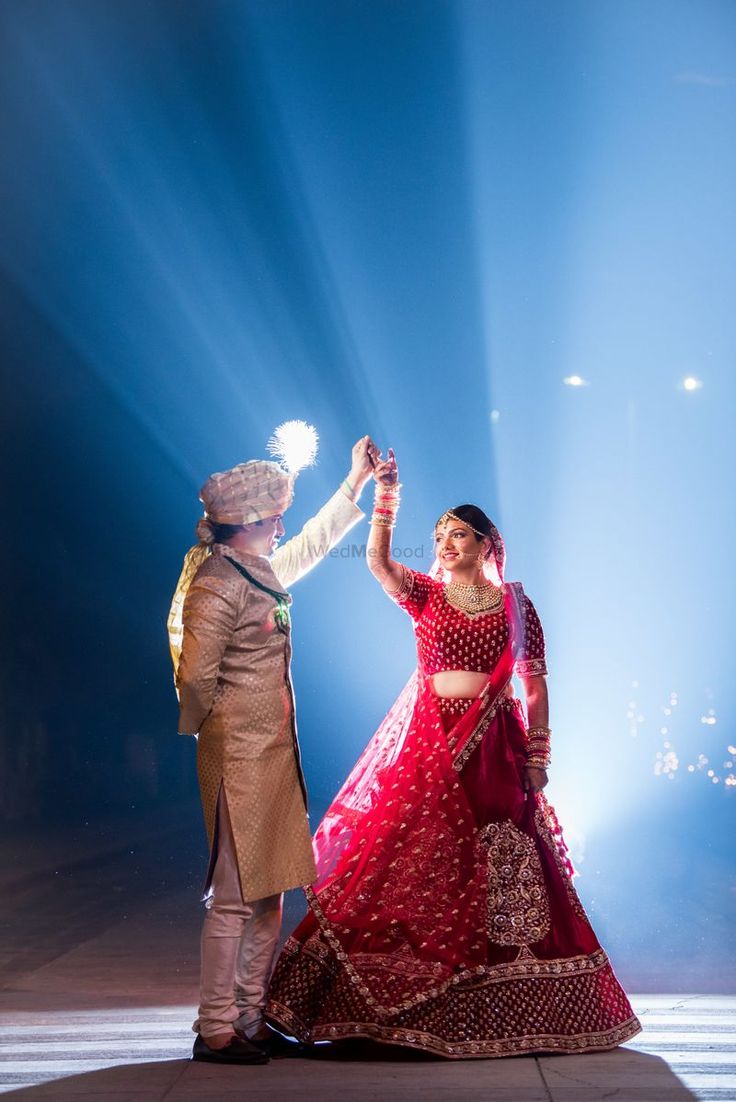 Bride Groom Photoshoot, Bride Groom Poses, Candid Couple, Indian Bride Poses, Indian Bride Photography Poses, Indian Wedding Poses, Chandni Chowk, Bride Photos Poses, Indian Wedding Photography Couples