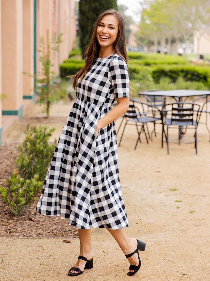 Introducing our versatile and chic Missy Dress - the perfect addition to your wardrobe for any occasion! Whether you're heading to the office or out for a romantic dinner, this dress has got you covered. Our Missy Dress is designed to flatter your figure with its flowing silhouette and soft fabric. Size Details: Small 0-4Medium 6-8Large 10-12XL 12-14 Yacht Party Outfit, Missy Dresses, Yacht Party, Date Dinner, Romantic Dinner, Romantic Dinners, Party Outfit, Soft Fabric, Gingham