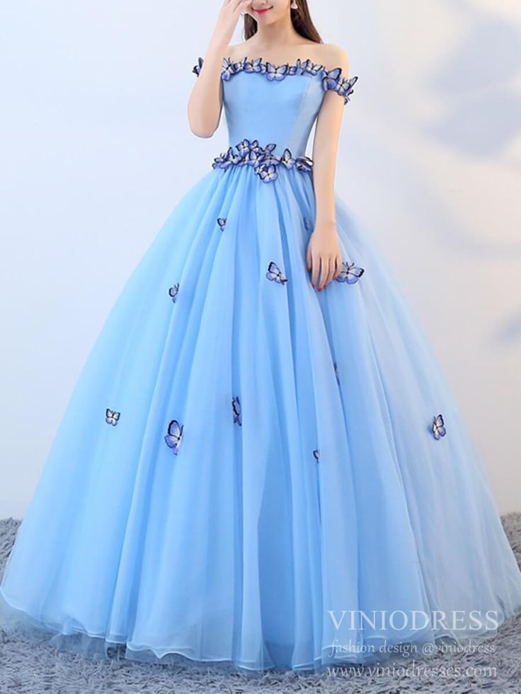 Butterfly Dress Aesthetic, Beautiful Blue Dresses, Butterfly Quinceanera Dress, Sweet 16 Dresses Long, Blue Butterfly Dress, Light Blue Butterfly, Dress Sweet 16, Light Up Dresses, Light Blue Fashion