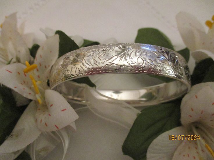 The silver vintage engraved  Bangle is in fabulous condition. The Birmingham essay mark and clasp stay in place. Medium to large fitting. Engraved Bangle, Silver Bangle, Silver Bangles, Birmingham, Bangle Bracelets, United Kingdom, Beauty Book, Jewelry Bracelets, Bangles