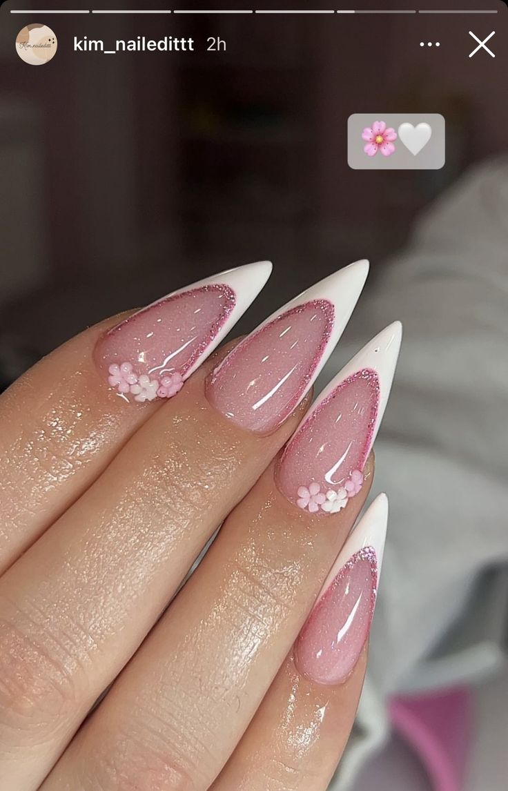 Pink Stilleto Nail Ideas, Stiletto Nails Aesthetic, Stilleto Short Nail Designs, Almond Nails Hello Kitty, Nails Pointy, Simple Cute Nail Designs, Acrylic Stiletto Nails, Nail Art Designs Almond Shape, Almond Shaped Nails Designs Classy