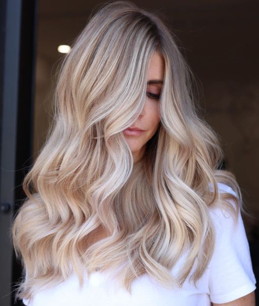 Underlights Hair, Beige Hair, Icy Blonde Hair, Hair Color Caramel, Hair Color Crazy, Balayage Blonde, Blonde Hair Looks, Hair Color Pink, Trendy Hair Color