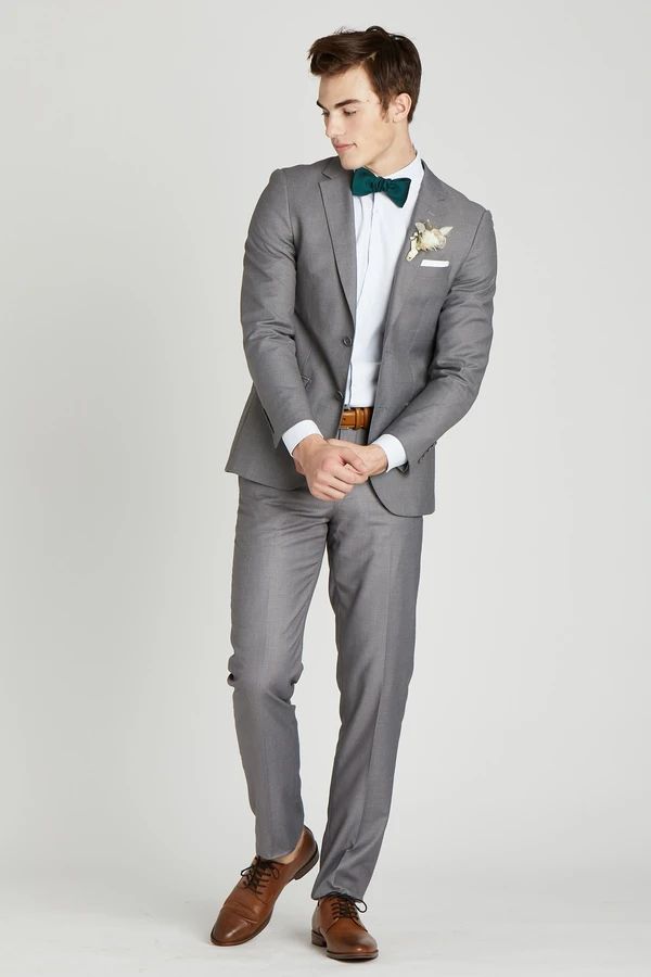 Grey Suit With Green Bow Tie, Grey Suit Green Bow Tie, Emerald Green Groomsmen Attire, Grey Suit Green Tie, Emerald Bridesmaid, Grey Tux, Bridal Parties Colors, Groomsmen Grey, Groomsmen Accessories