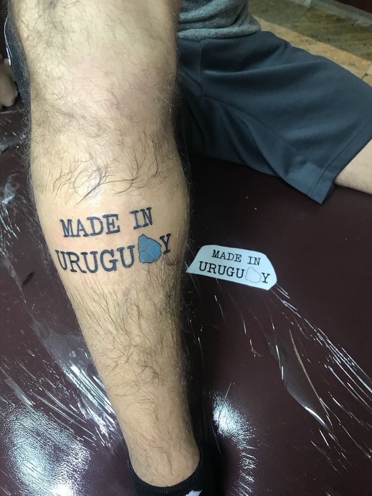 a man's leg with the words made in uruguy on it and an arrow