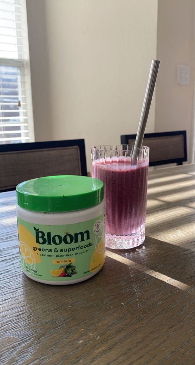 Smoothie Green Powder Smoothie, Bloom Nutrition, Beet Root Powder, Green Breakfast Smoothie, Probiotics And Prebiotics, Super Greens Powder, Greens Powder, Beet Root, Beetroot Powder