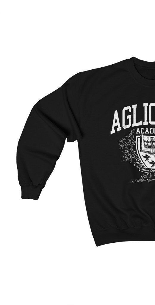 Casual Friday at Aglionby means you can skip on the school uniform if you wear any official school gear. At least that's the rumor we heard from Gansey and Co. If you aren't an Aglionby boy, than I suppose this just makes the perfect boyfriend sweatshirt. Available in Dreamer Black, Sargant Blue, and Classic Aglionby Grey. **Our product photos include our copyright logo over the image because we have had significant issues with theft and Etsy bots. This is also the reason for our color examples Varsity Long Sleeve T-shirt For School, Collegiate Fall Sweatshirt For School, Collegiate Style Sweatshirt For School In Fall, Winter School T-shirt With Letter Print, School Team Name Cotton Sweatshirt, Fall School Sweatshirt With Team Name, School Varsity Sweatshirt, Varsity Style Pre-shrunk Sweatshirt For School, Classic Letter Print Sweatshirt For College