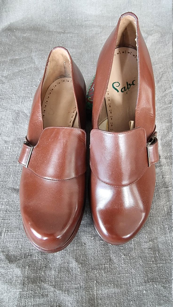 "In leather with leathersole Size 4 inside 24 cm width 8.5 Size 4.5 inside 24.3 cm width 8.5 Size 5 inside 24.6 cm width 8.5 cm Size 6 inside 25.8 cm width 8.5 Our shoes have never been used and are in excellent condition. Most of our pairs will be delivered in the original carton. As they have been in storage for 40+ years, they can have a bit of an \"attic\" smell. If you use your shoes this will soon be gone If you buy many pairs we will refund any shipping overages Always use a shoehorn when Platform Heels With Closed Toe For Business, Formal Platform High Heel Leather Shoes, Formal High Heel Leather Platform Shoes, Formal High Heel Platform Leather Shoes, Leather Almond Toe Platform Court Shoes, Formal Leather Shoes With Platform And Almond Toe, Formal Leather Shoes With Platform Almond Toe, Formal Leather Shoes With Almond Toe And Platform, Brown Leather Lined Closed Toe Court Shoes