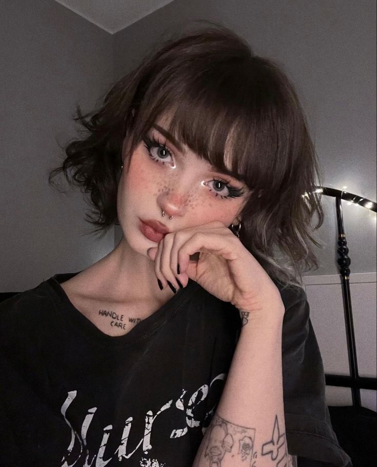 Makeup Hacks Videos, Short Grunge Hair, Ideal Girl, Goth Hair, Highlights Brown Hair, E Girl, Cut My Hair, Grunge Hair, Ombre Hair