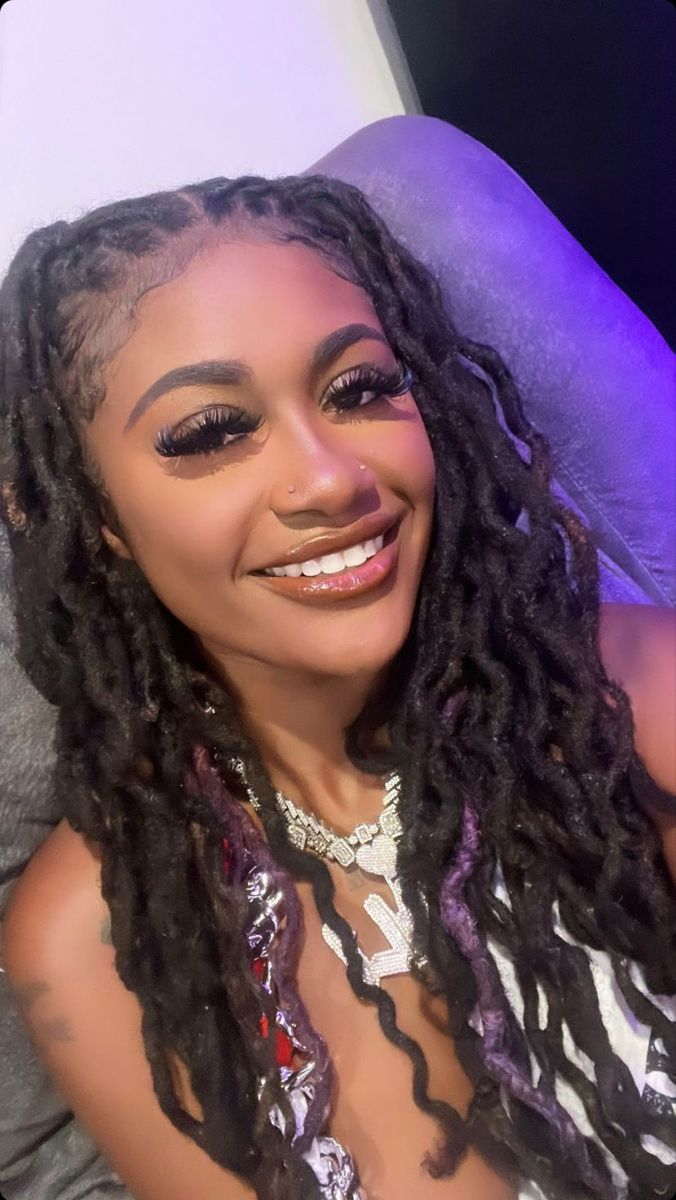 Kali Loc Styles, Kali Rapper, Woman With Locs, Dreads Styles For Women, Black Girls Luxury Lifestyle, Long Locs, Baddie Filters, Locs Styles, Loc Hairstyles