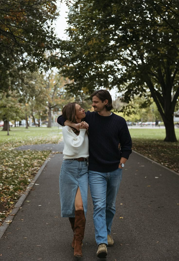 Christmas Card Ideas Picture Couple, Engagement Outfit Inspiration, Save The Date Outfit Ideas, Casual Couple Photoshoot Outfit Ideas, October Engagement Pictures, Save The Date Photoshoot, Greenhouse Photoshoot, Cambridge Boston, Casual Engagement Photos